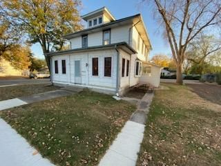 217 E Main St, Belle Plaine, MN