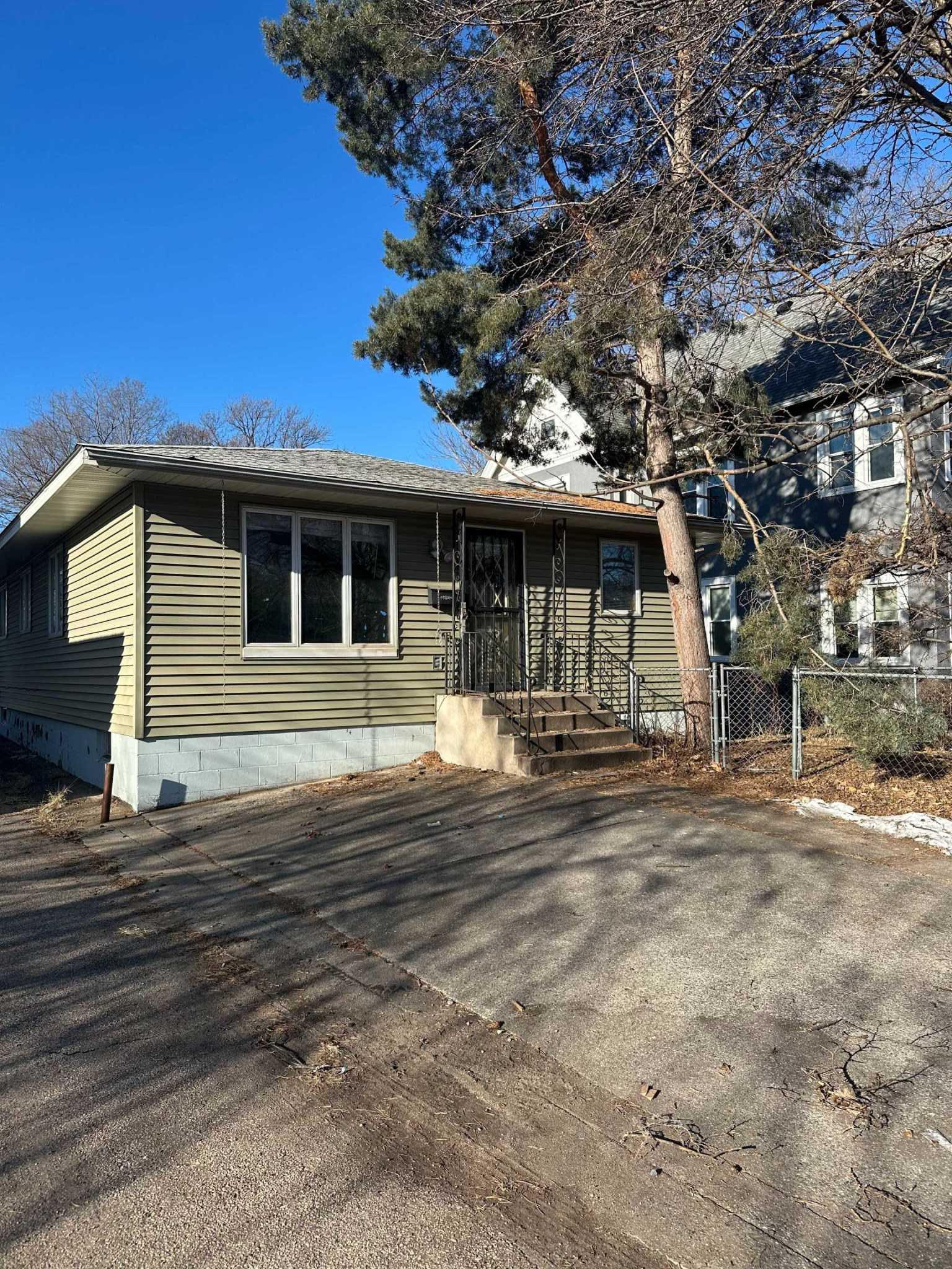 3240 Pleasant Ave, Minneapolis, MN