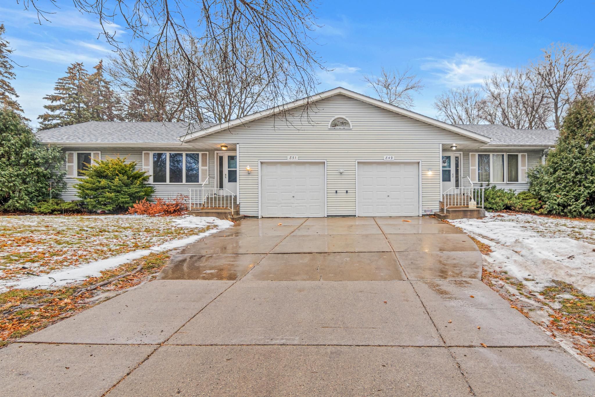 849 Dodd Rd, Saint Paul, MN