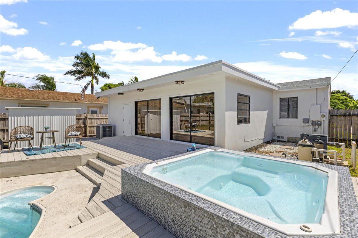 1227 N Ocean Breeze, Lake Worth Beach, FL